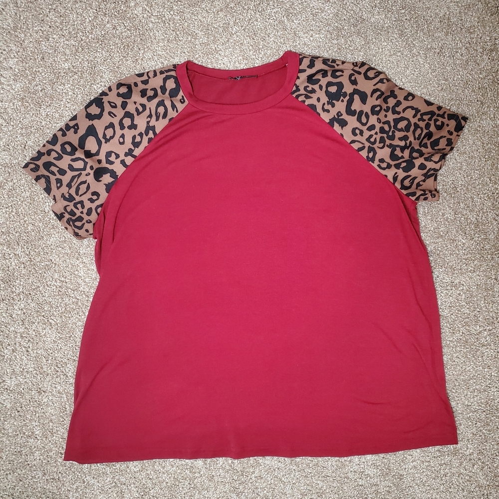 Emery‎ Rose Animal Print Maroon Short Sleeve Womans Top Size 2XL